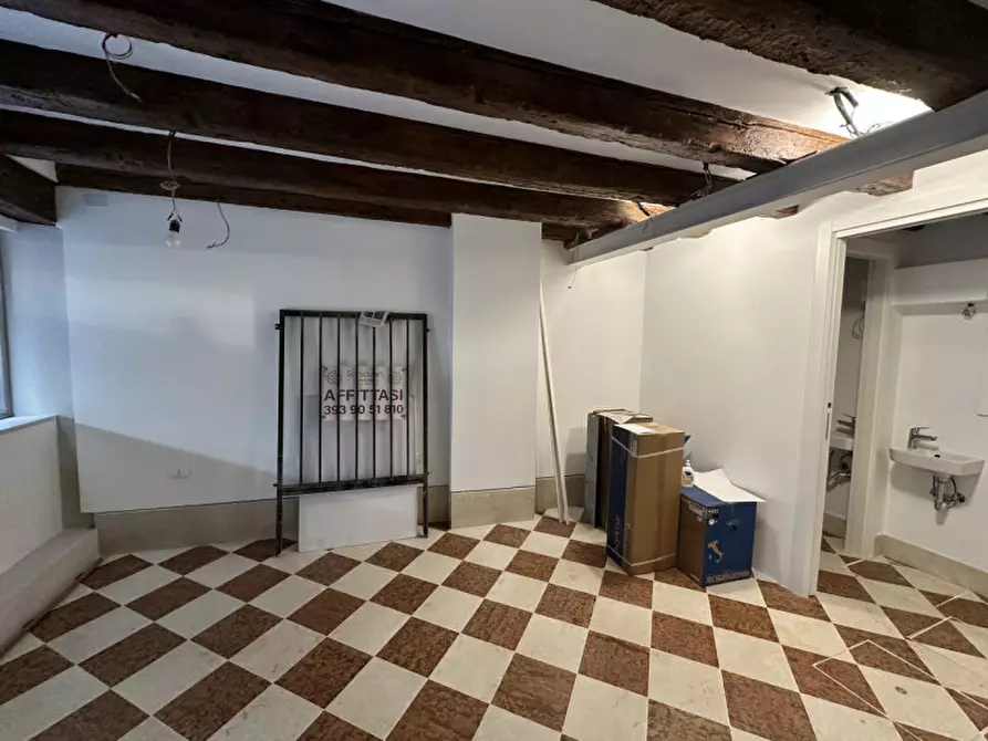 Immagine 3 di Ufficio in affitto  a Venezia