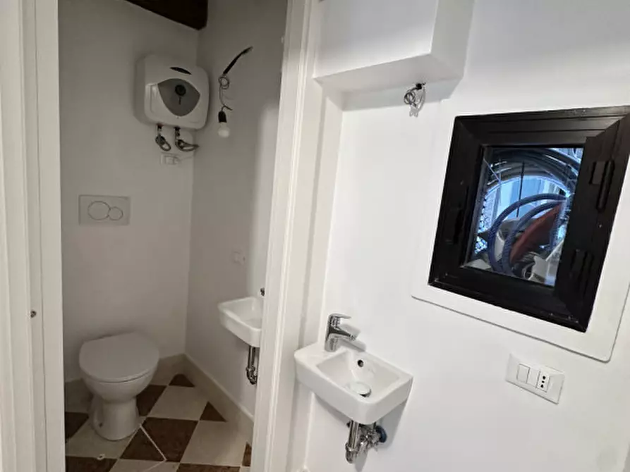 Immagine 5 di Ufficio in affitto  a Venezia