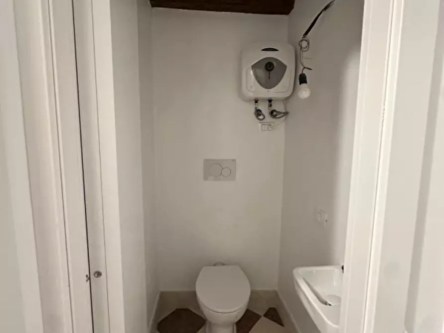 Immagine 6 di Ufficio in affitto  a Venezia