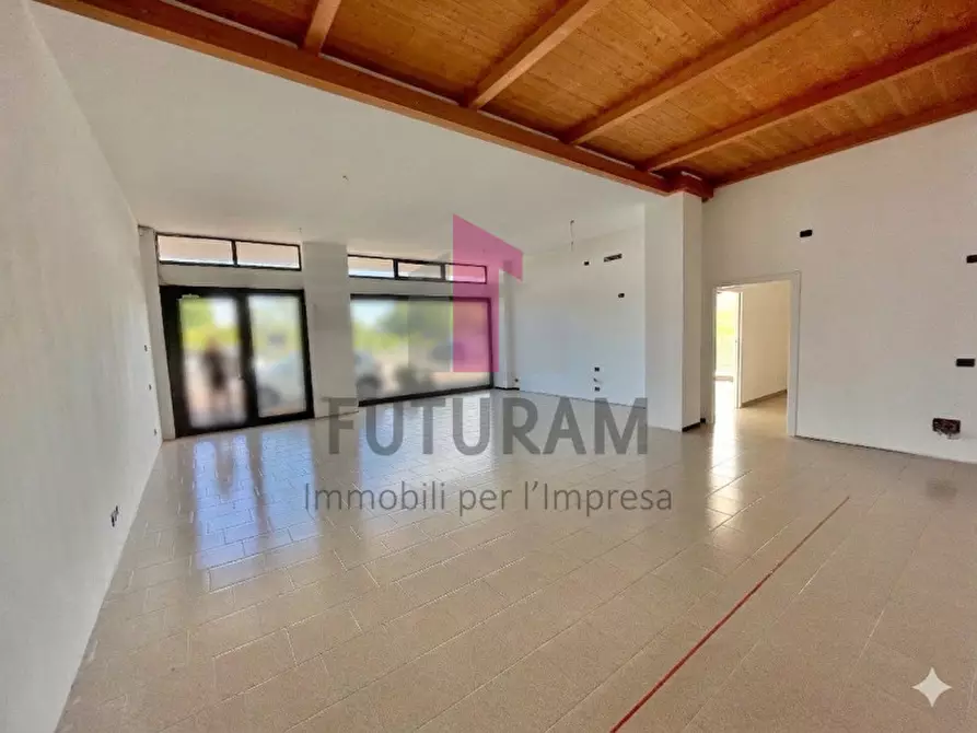 Immagine 2 di Negozio in affitto  a Grumolo Delle Abbadesse