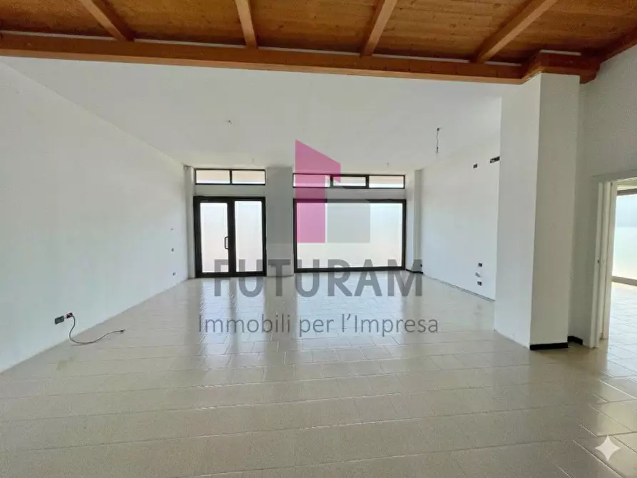 Immagine 3 di Negozio in affitto  a Grumolo Delle Abbadesse