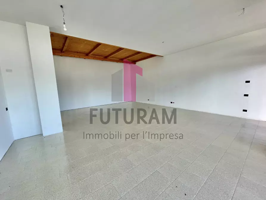 Immagine 4 di Negozio in affitto  a Grumolo Delle Abbadesse