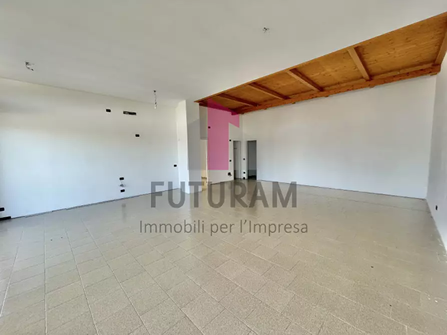 Immagine 7 di Negozio in affitto  a Grumolo Delle Abbadesse