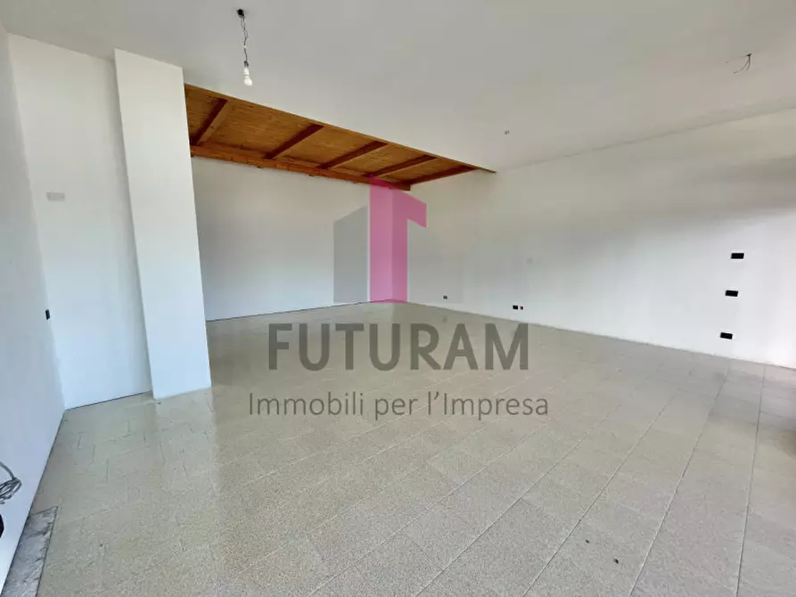 Immagine 9 di Negozio in affitto  a Grumolo Delle Abbadesse