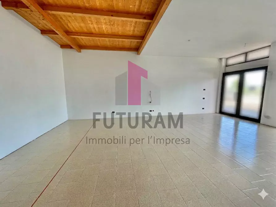 Immagine 12 di Negozio in affitto  a Grumolo Delle Abbadesse