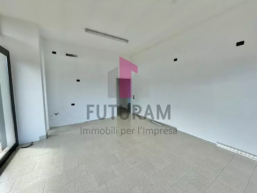 Immagine 19 di Negozio in affitto  a Grumolo Delle Abbadesse