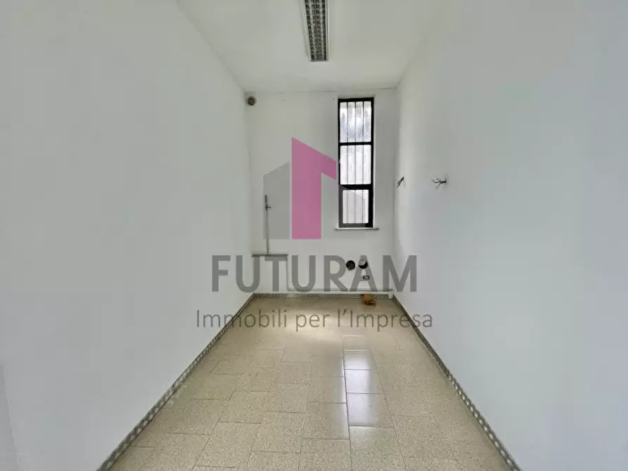 Immagine 23 di Negozio in affitto  a Grumolo Delle Abbadesse