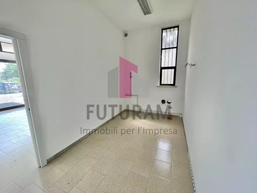 Immagine 25 di Negozio in affitto  a Grumolo Delle Abbadesse