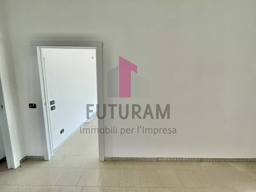 Immagine 26 di Negozio in affitto  a Grumolo Delle Abbadesse