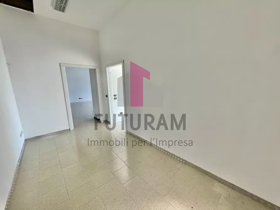 Immagine 27 di Negozio in affitto  a Grumolo Delle Abbadesse