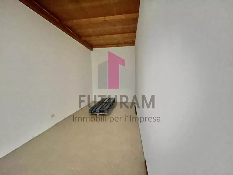 Immagine 30 di Negozio in affitto  a Grumolo Delle Abbadesse