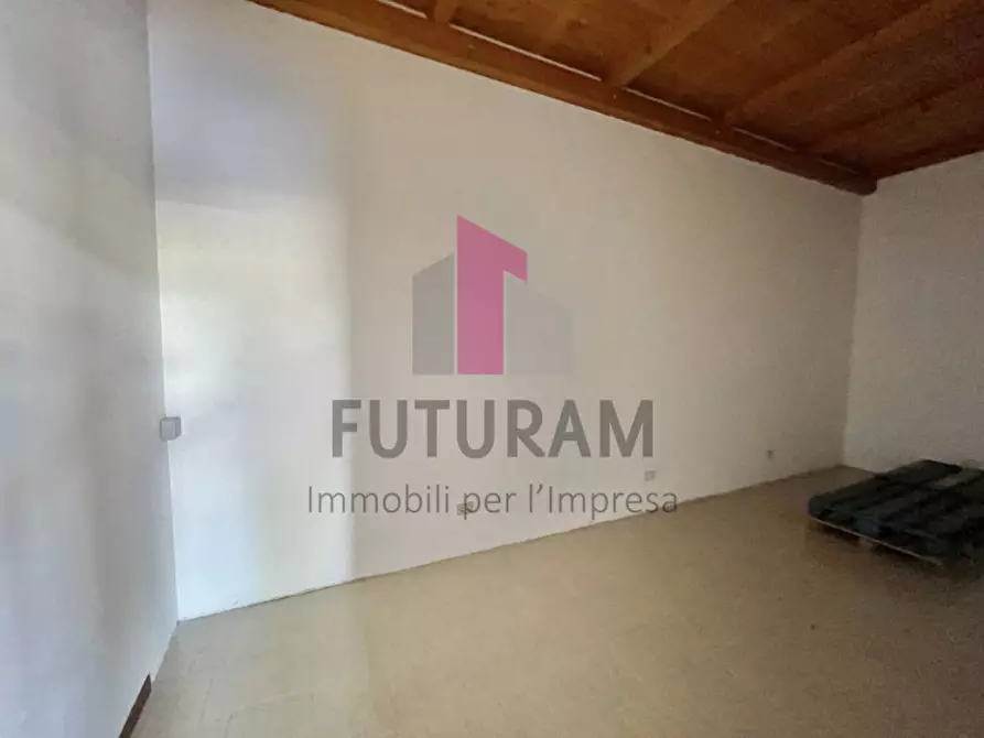 Immagine 31 di Negozio in affitto  a Grumolo Delle Abbadesse