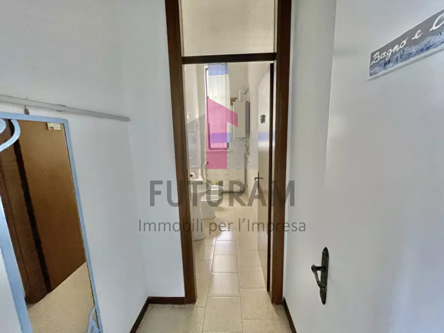 Immagine 32 di Negozio in affitto  a Grumolo Delle Abbadesse