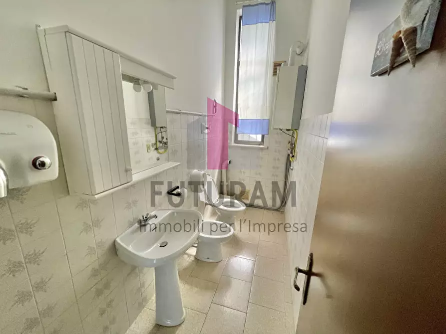 Immagine 33 di Negozio in affitto  a Grumolo Delle Abbadesse