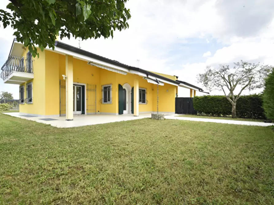 Immagine 2 di Casa bifamiliare in vendita  in Località Ca' di Mezzo 159 a Bussolengo