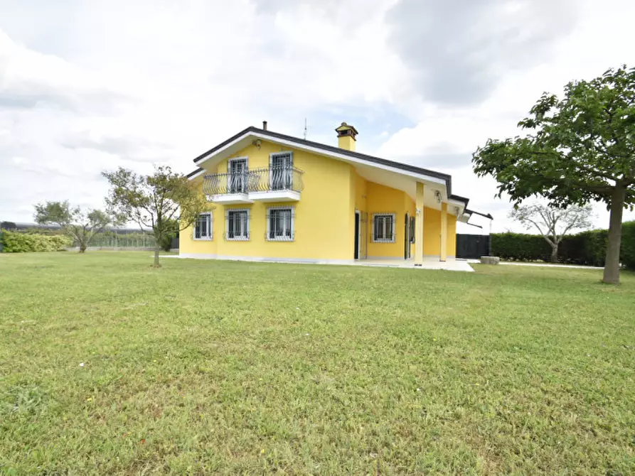 Immagine 3 di Casa bifamiliare in vendita  in Località Ca' di Mezzo 159 a Bussolengo