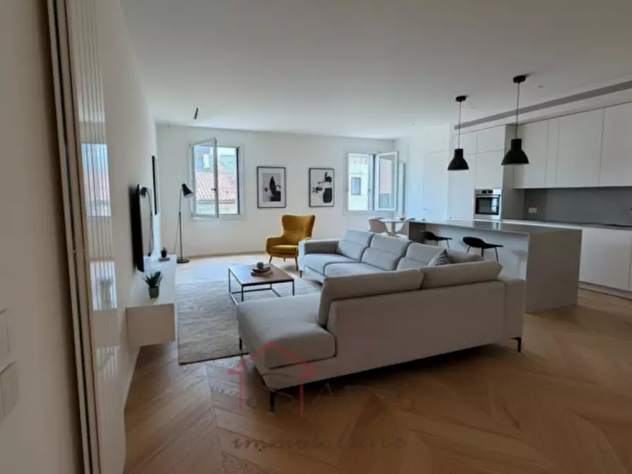 Immagine 1 di Appartamento in vendita  in Via Emanuele Filiberto di Savoia a Padova
