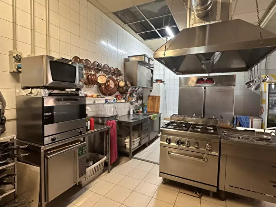 Immagine 4 di Attività commerciale in vendita  in Piazza Domenico Fontana 10 a Terni