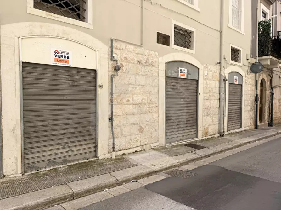 Immagine 2 di Negozio in vendita  in Via Francesco De Sancitis, 7 a Andria