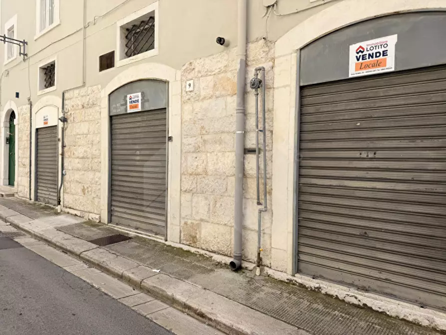 Immagine 3 di Negozio in vendita  in Via Francesco De Sancitis, 7 a Andria