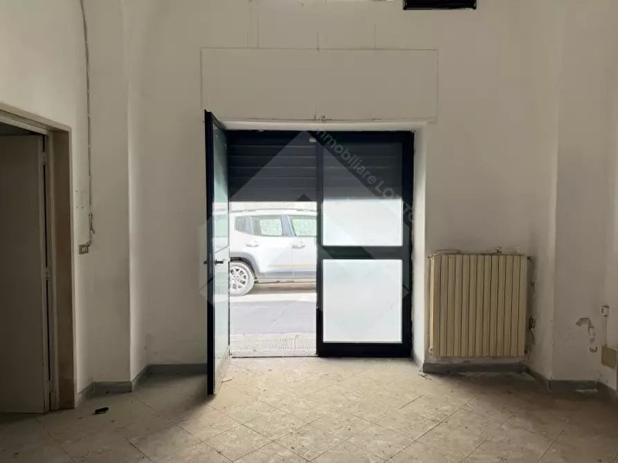 Immagine 4 di Negozio in vendita  in Via Francesco De Sancitis, 7 a Andria