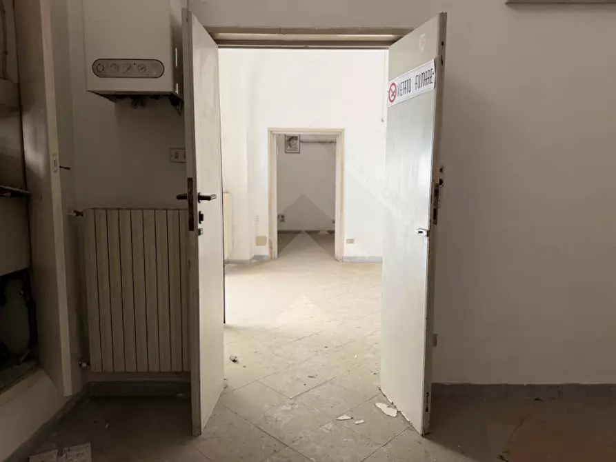 Immagine 6 di Negozio in vendita  in Via Francesco De Sancitis, 7 a Andria