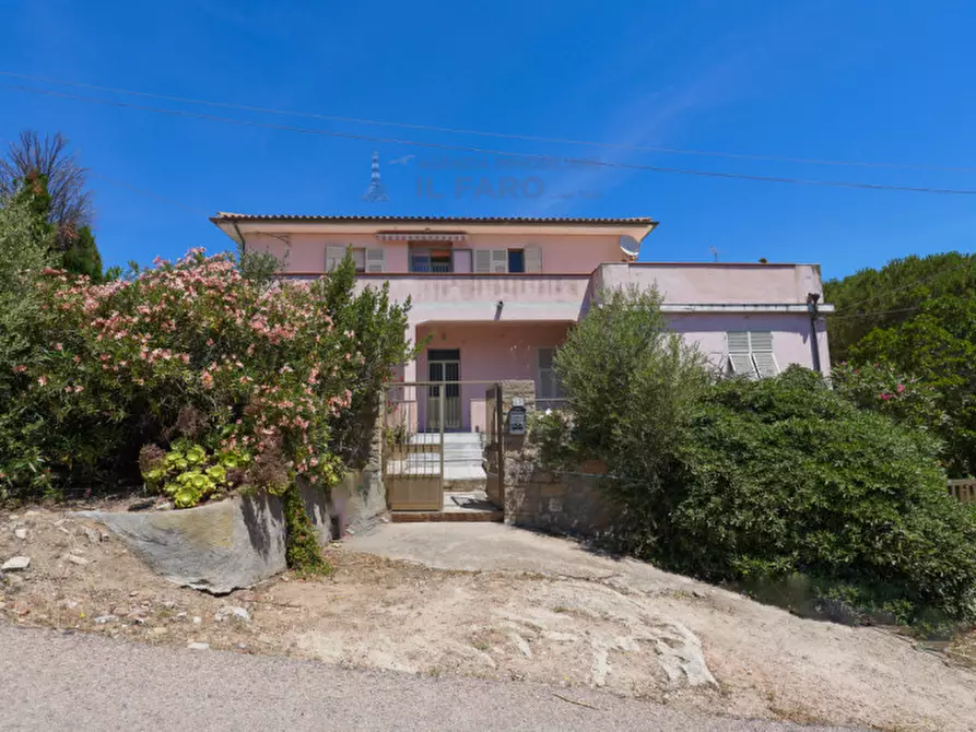 Immagine 2 di Villa in vendita  in Via Indipendenza a La Maddalena