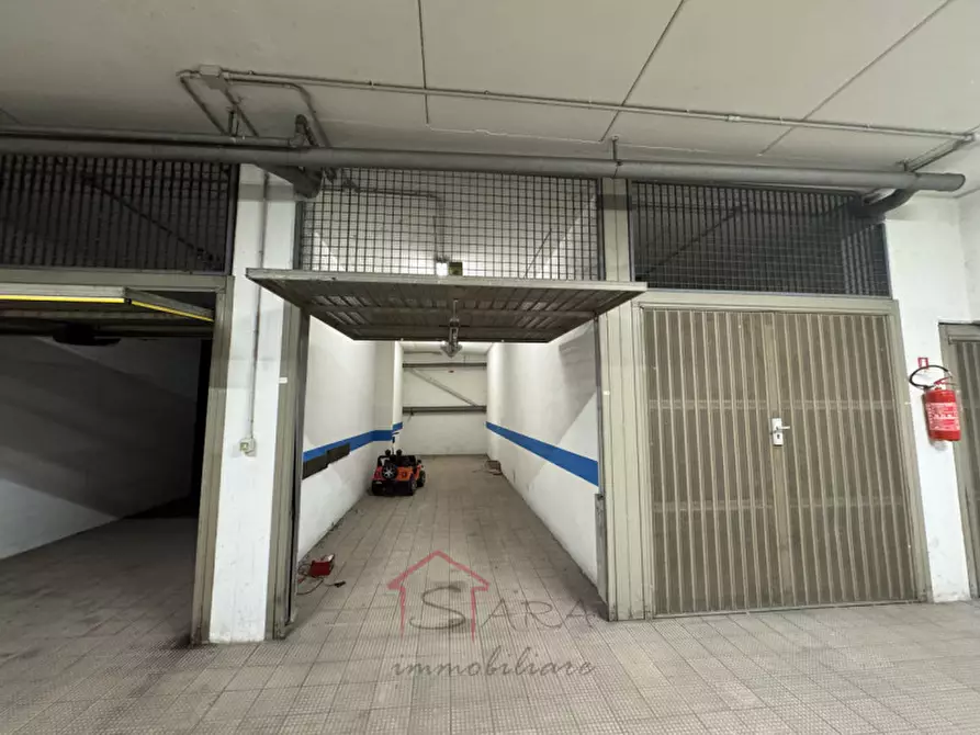 Immagine 1 di Garage in vendita  in Largo Europa a Padova