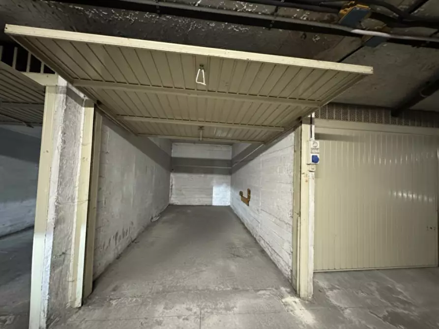 Immagine 3 di Garage in vendita  in Largo Europa a Padova