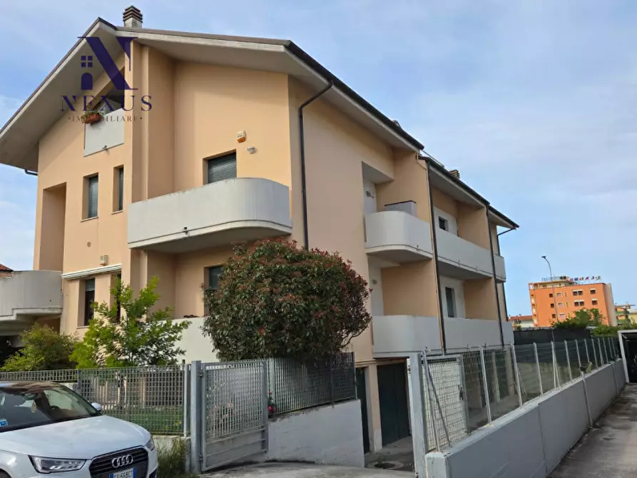 Immagine 8 di Appartamento in vendita  in Via levi a Fano