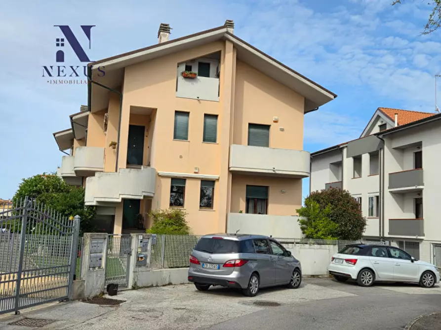 Immagine 9 di Appartamento in vendita  in Via levi a Fano