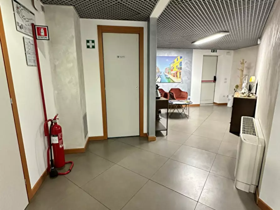Immagine 6 di Ufficio in affitto  a Venezia
