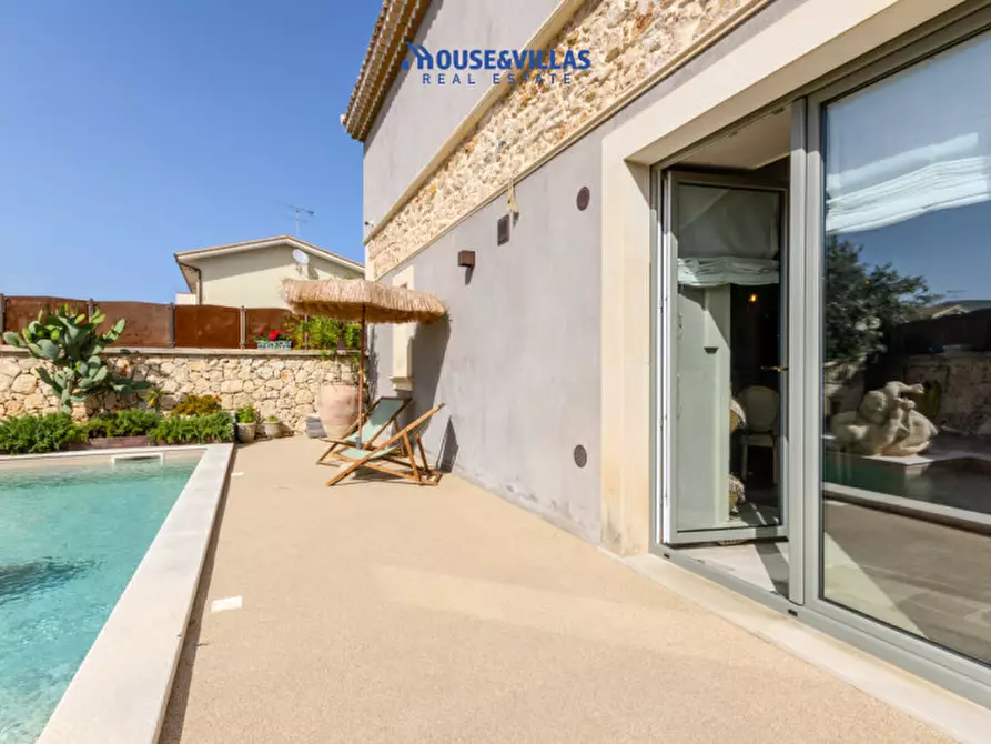 Immagine 2 di Villa in vendita  in Via Siracusa a Avola