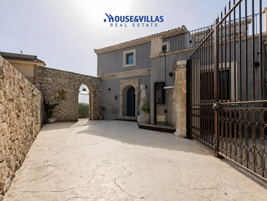 Immagine 4 di Villa in vendita  in Via Siracusa a Avola