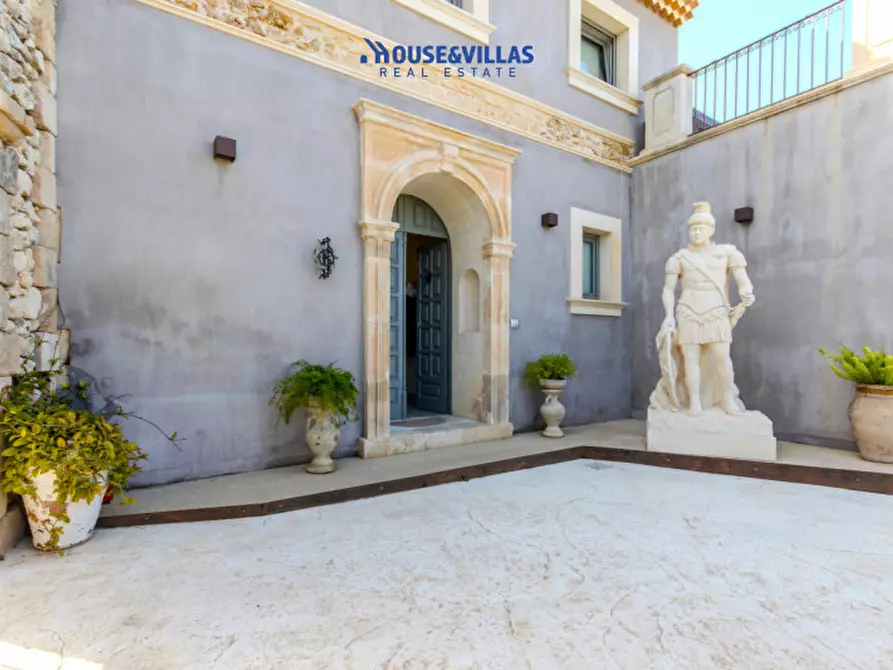Immagine 5 di Villa in vendita  in Via Siracusa a Avola
