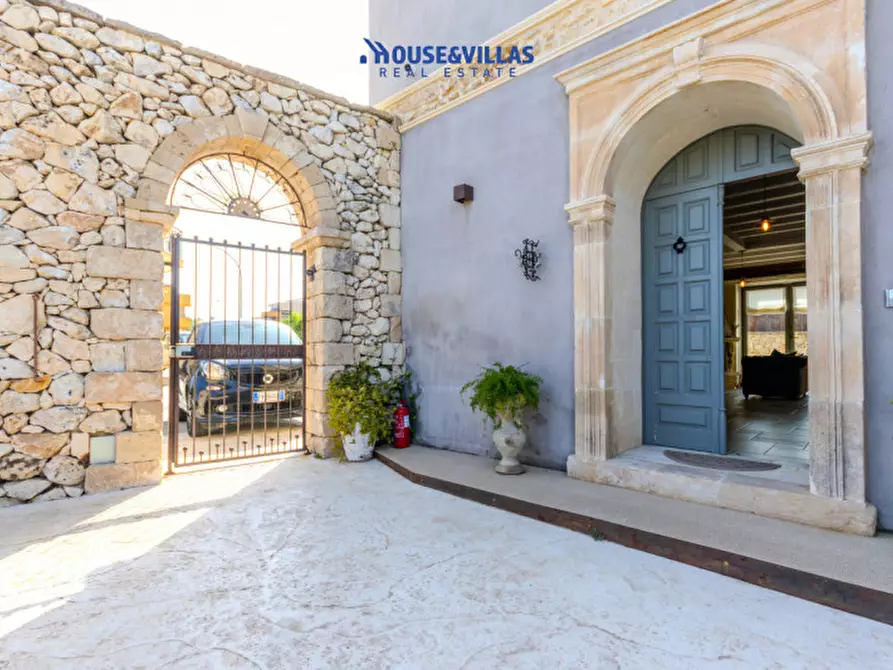 Immagine 6 di Villa in vendita  in Via Siracusa a Avola