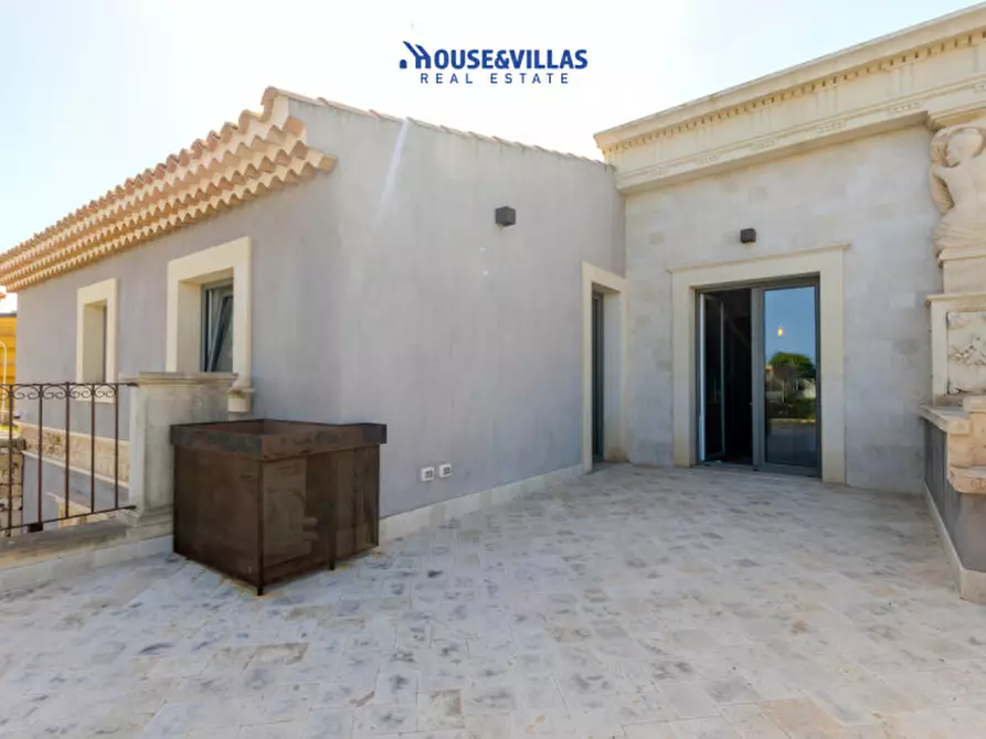 Immagine 27 di Villa in vendita  in Via Siracusa a Avola