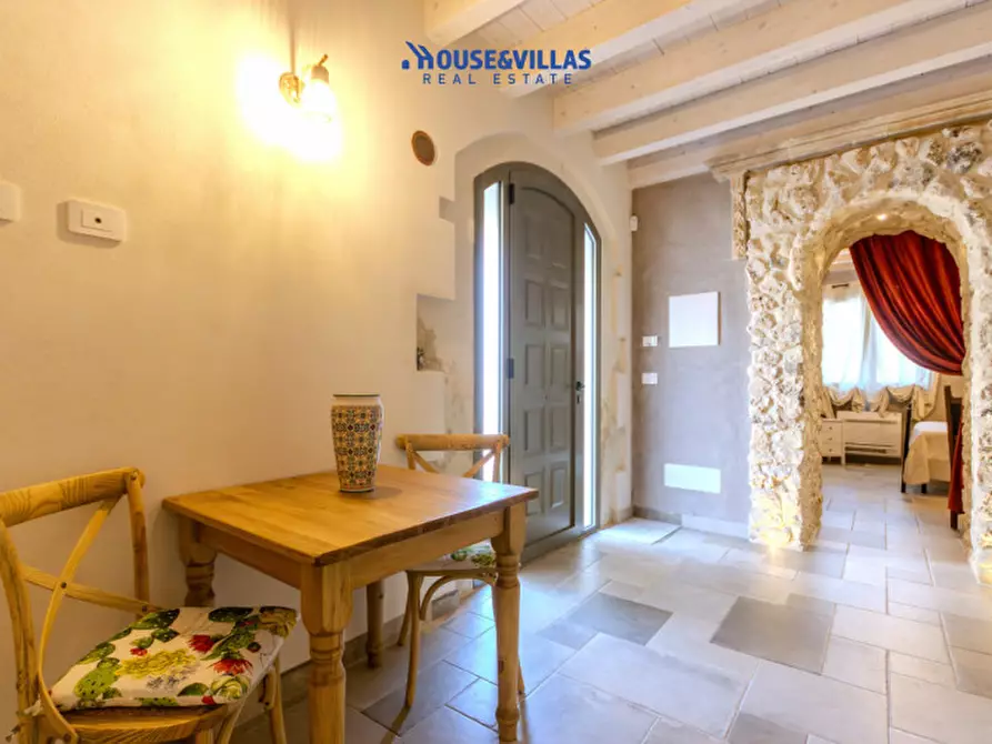 Immagine 31 di Villa in vendita  in Via Siracusa a Avola