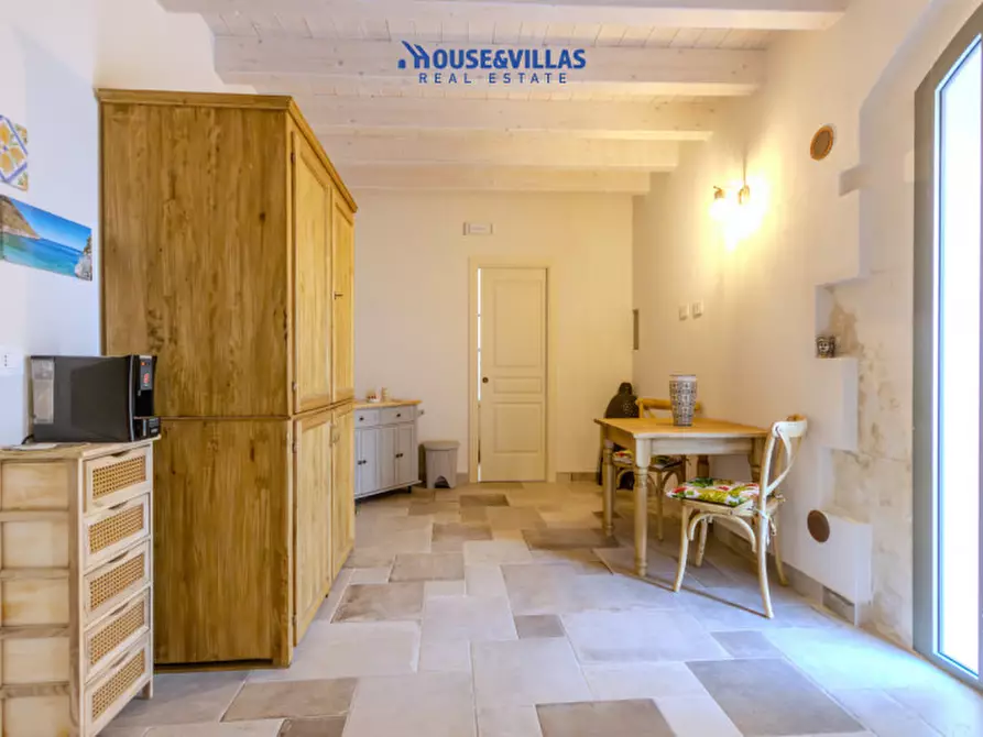 Immagine 32 di Villa in vendita  in Via Siracusa a Avola