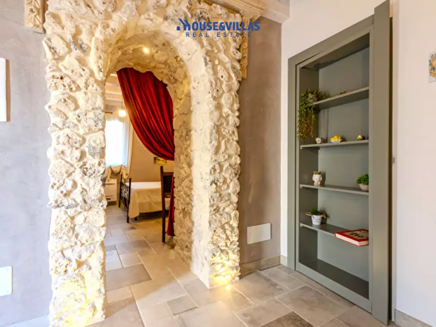 Immagine 33 di Villa in vendita  in Via Siracusa a Avola