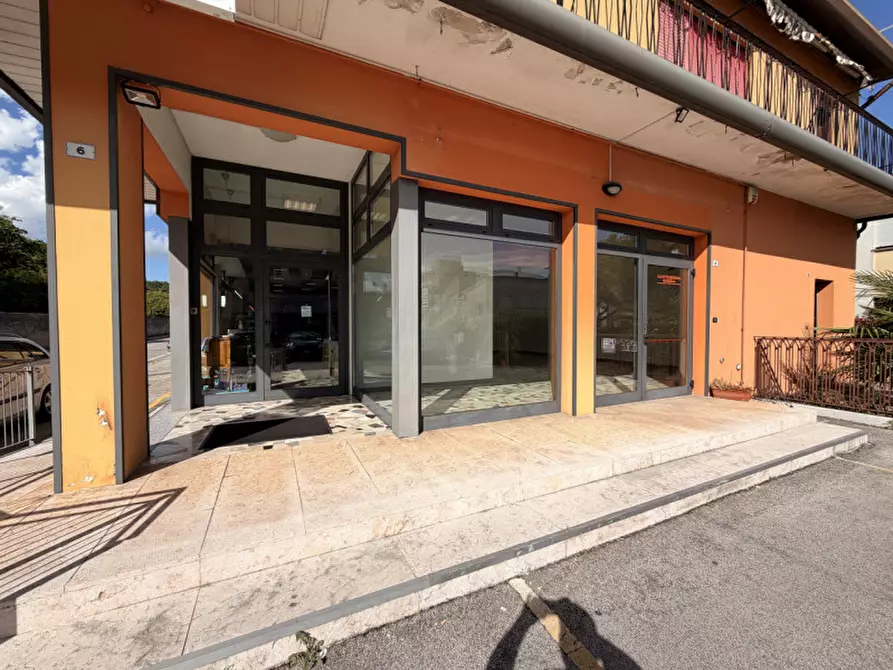 Immagine 1 di Negozio in vendita  in Via Boschieri a Montebelluna