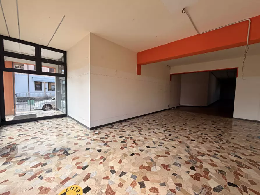 Immagine 2 di Negozio in vendita  in Via Boschieri a Montebelluna