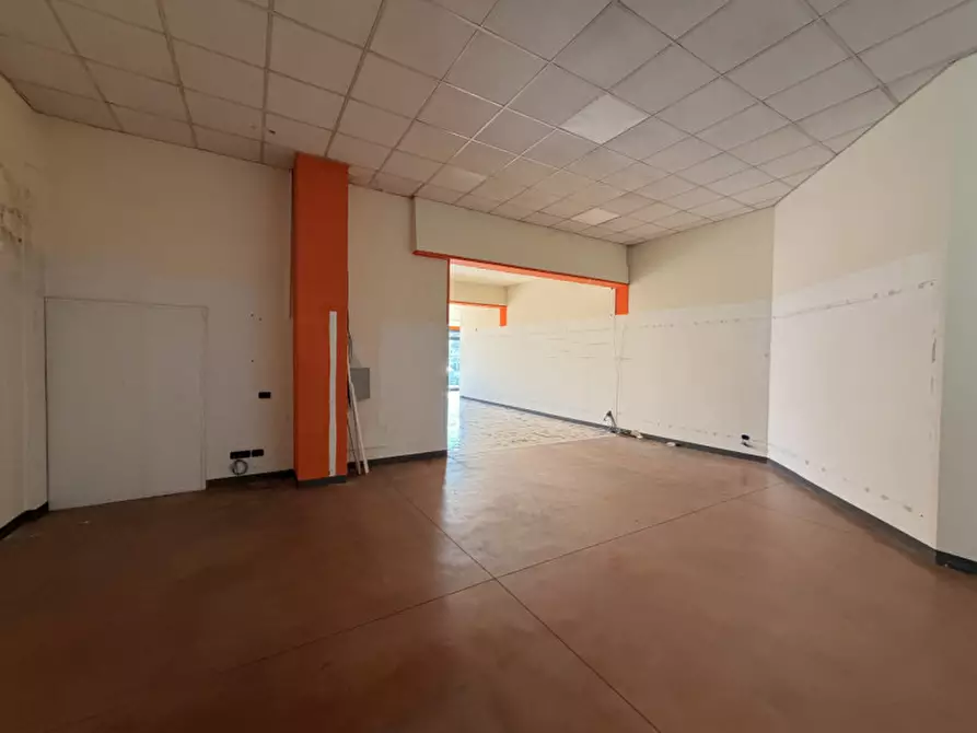 Immagine 3 di Negozio in vendita  in Via Boschieri a Montebelluna