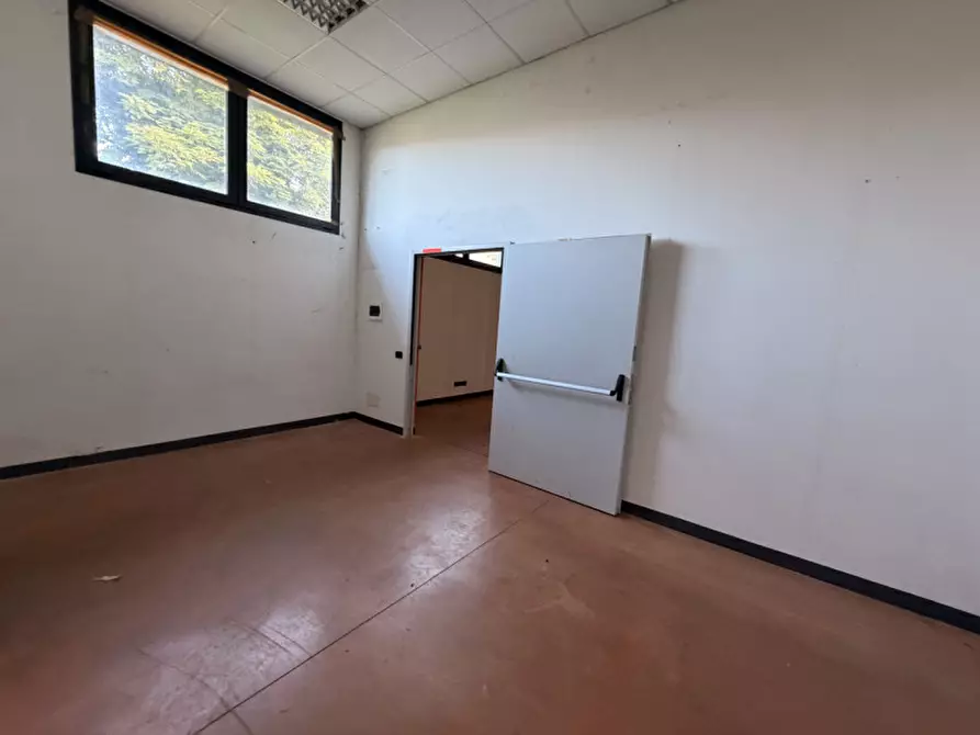 Immagine 6 di Negozio in vendita  in Via Boschieri a Montebelluna