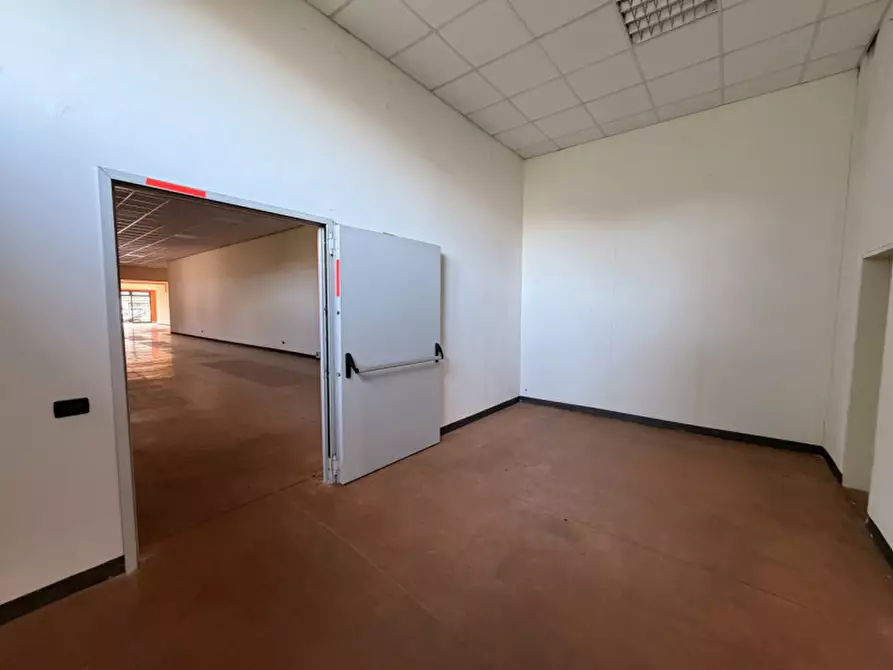 Immagine 7 di Negozio in vendita  in Via Boschieri a Montebelluna