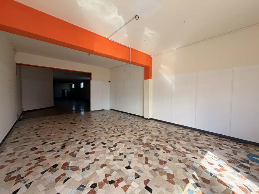 Immagine 12 di Negozio in vendita  in Via Boschieri a Montebelluna