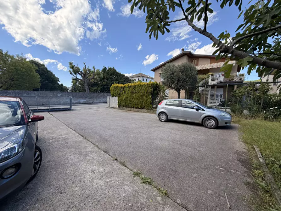 Immagine 13 di Negozio in vendita  in Via Boschieri a Montebelluna