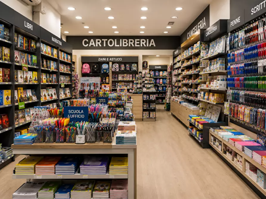 Immagine 2 di Negozio in vendita  in Via Boschieri a Montebelluna