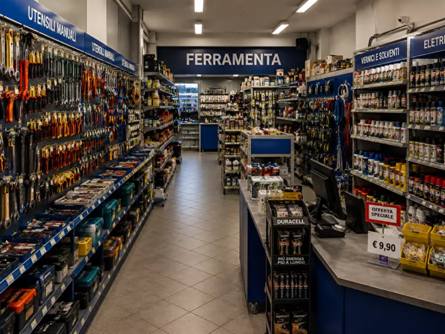 Immagine 5 di Negozio in vendita  in Via Boschieri a Montebelluna