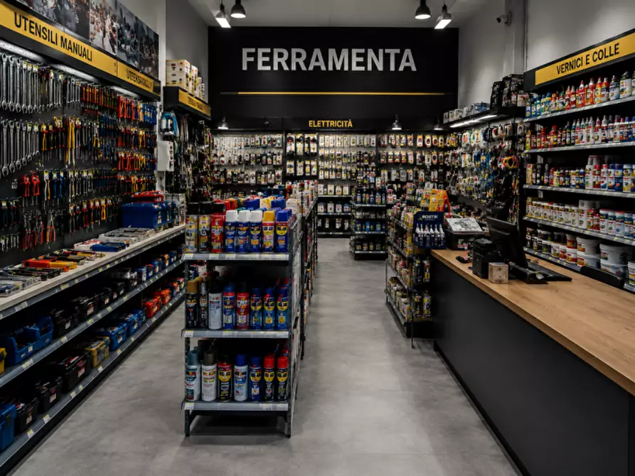 Immagine 7 di Negozio in vendita  in Via Boschieri a Montebelluna
